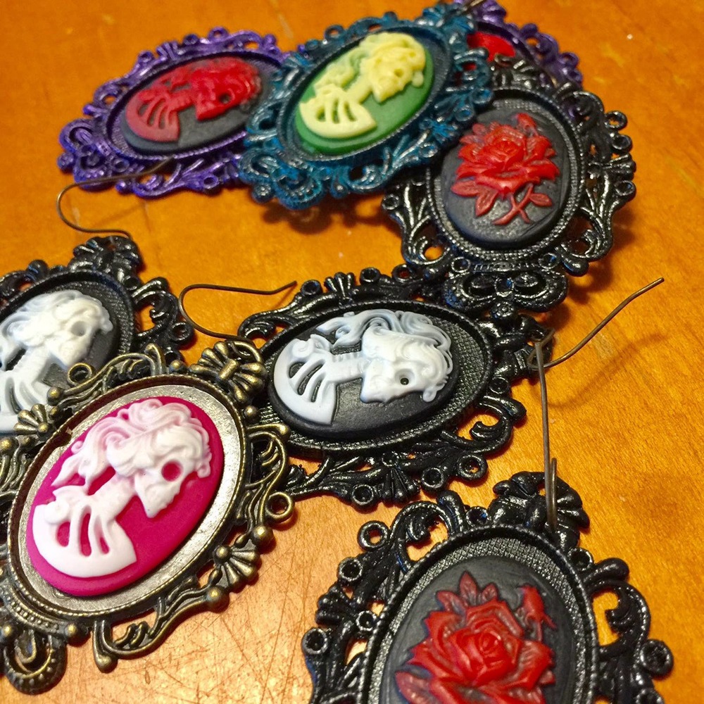 Handmade gothic lolita skull purple earrings - Picture 9 of 10